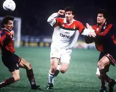 关于AC米兰阵容变动频繁,战术不稳定的信息 关于AC米兰阵容变动频繁,战术不稳定的信息